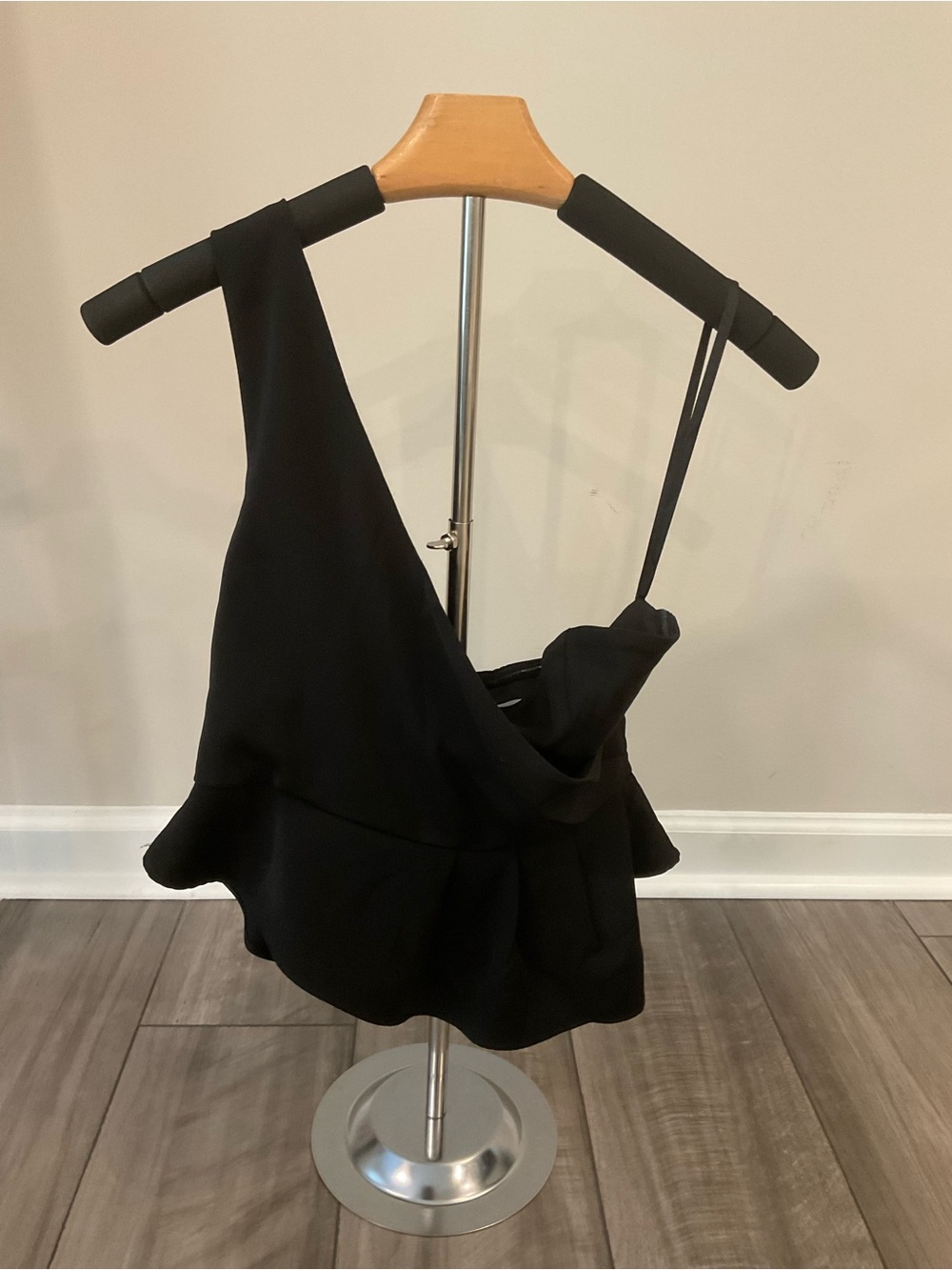 superdown Black One-Shoulder Peplum Camisole - Picture 2 of 7